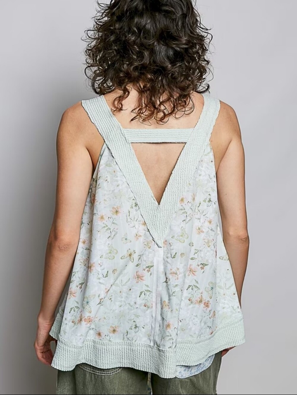 304. POL Sleeveless V-Neck Floral Swing Tank in Light Mint - Picture 3 of 4